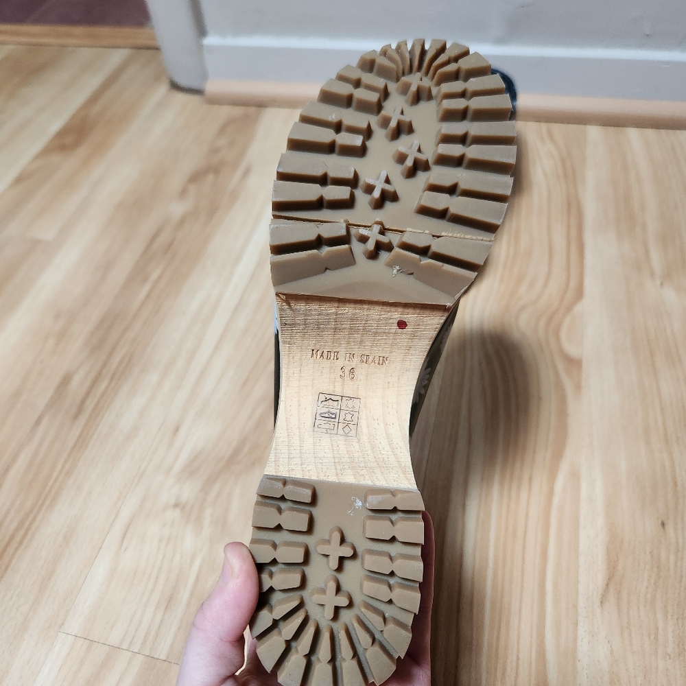 FP Flower Clogs, 6 - Picture 6 of 7